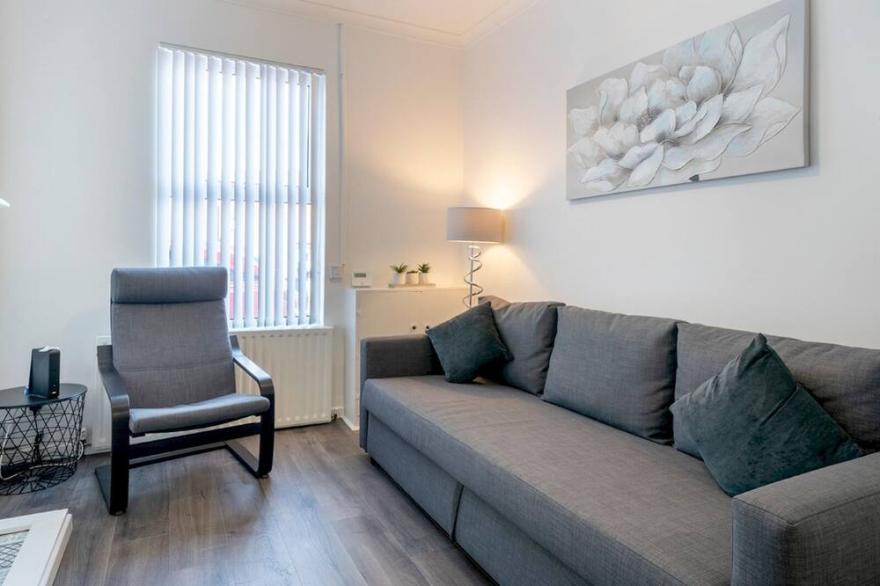 Pass the Keys | McCracken's Townhouse - 10 Min Walk to City Centre