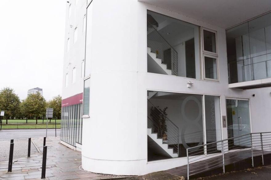 Pass the Keys | Stylish 2Bed rental unit Glasgow Green