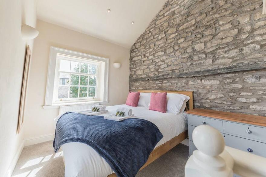 Pass the Keys | Central Kendal Georgian Home Courtyard & Parking