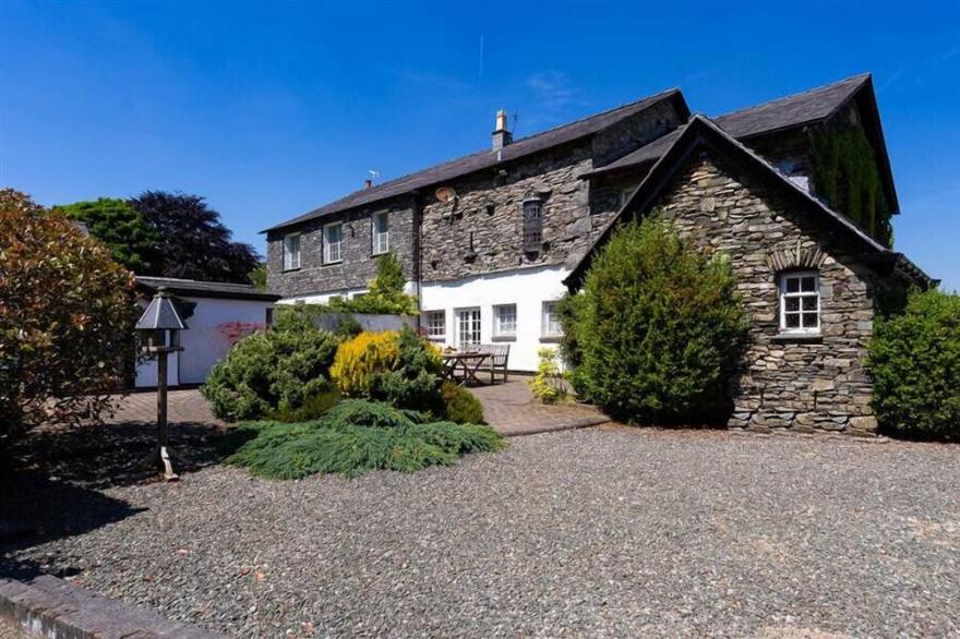 BANK BARN AT RUSLAND, pet friendly, with open fire in Grizedale