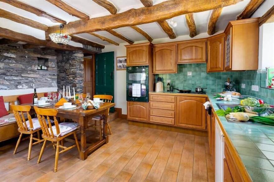 BANK BARN AT RUSLAND, pet friendly, with open fire in Grizedale