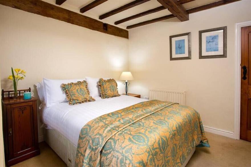 BANK BARN AT RUSLAND, pet friendly, with open fire in Grizedale