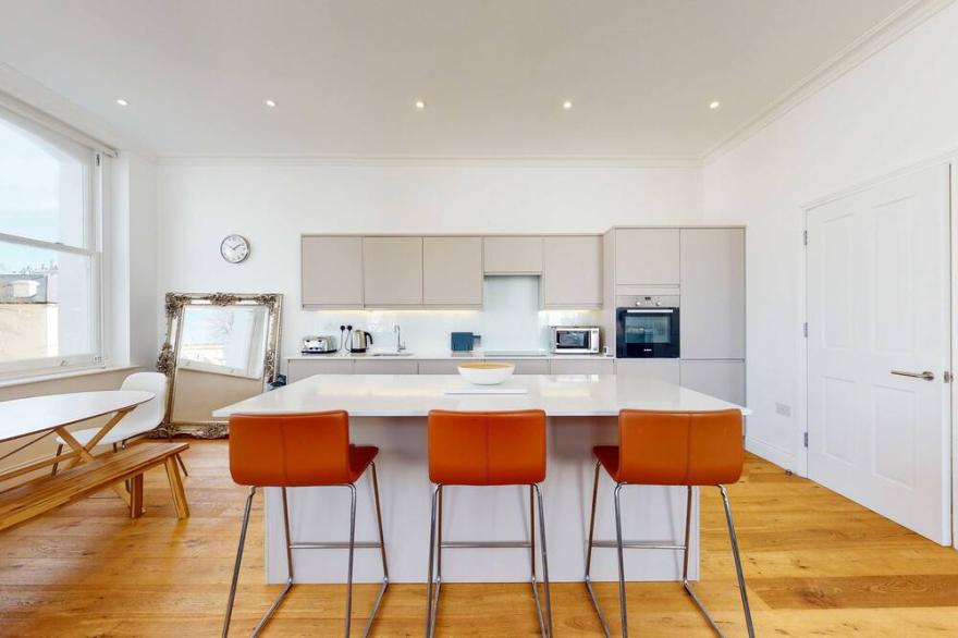 Superb 2 Bed Flat Camden 5 min walk/tube Station