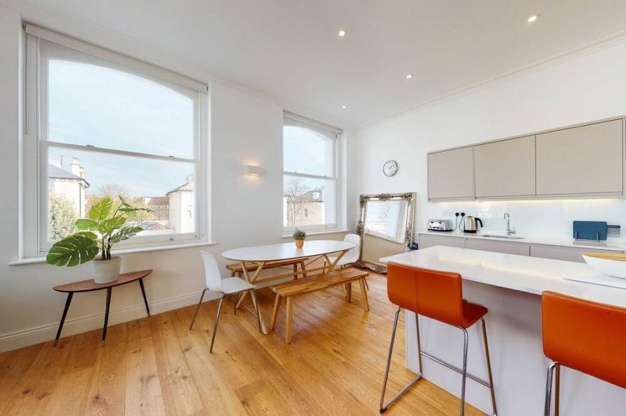 Superb 2 Bed Flat Camden 5 min walk/tube Station