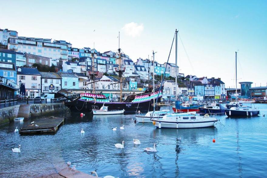 Fantastic location in the harbour bowl