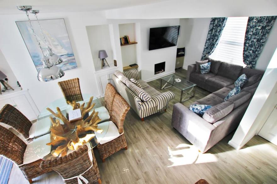 Fantastic location in the harbour bowl