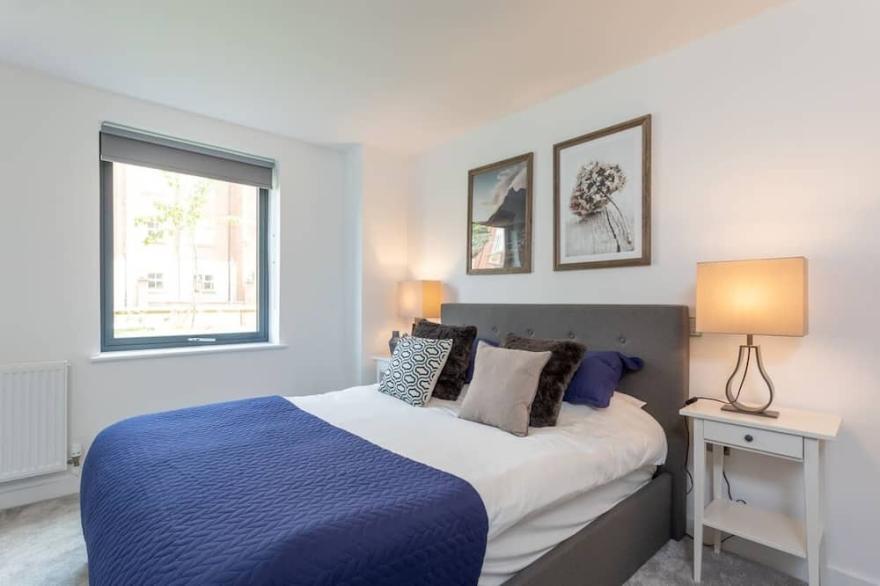 Luxurious 1 bed apartment with free parking