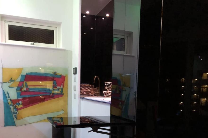 Stylish 2-room (1-bed) appartment next2 Westminster