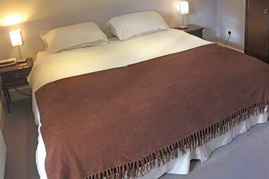 2 bedroom accommodation in Bakewell