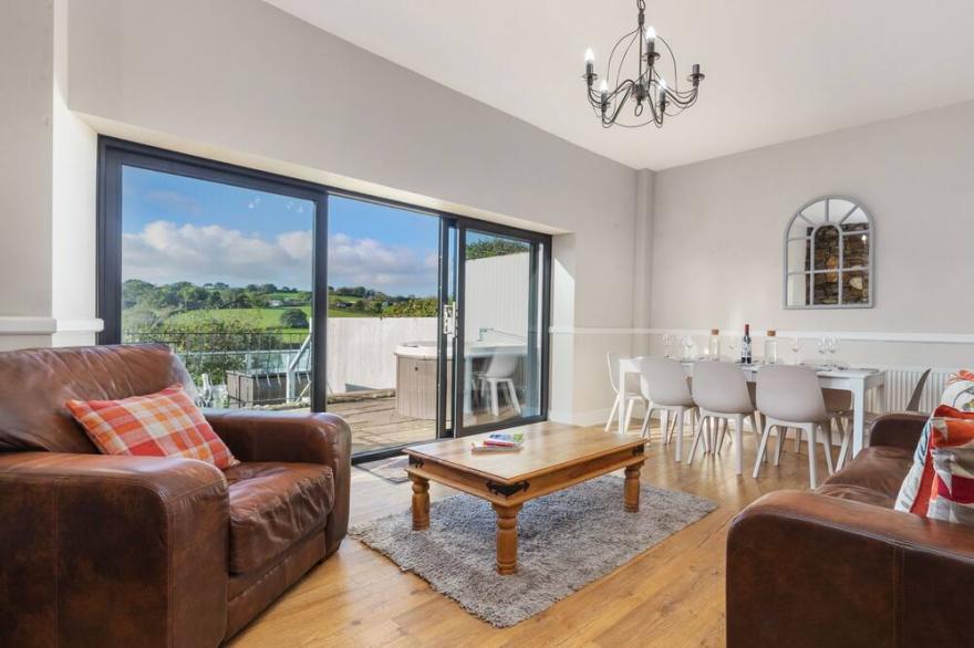 Cartref - Cottage with Hot Tub, Countryside Views