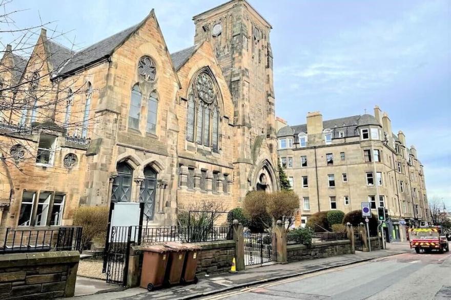 Trendy and Newly Reno'd 1 Bed Nr The Meadows