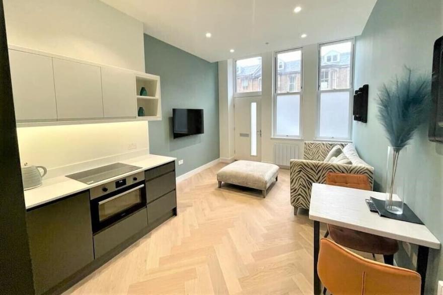 Trendy and Newly Reno'd 1 Bed Nr The Meadows