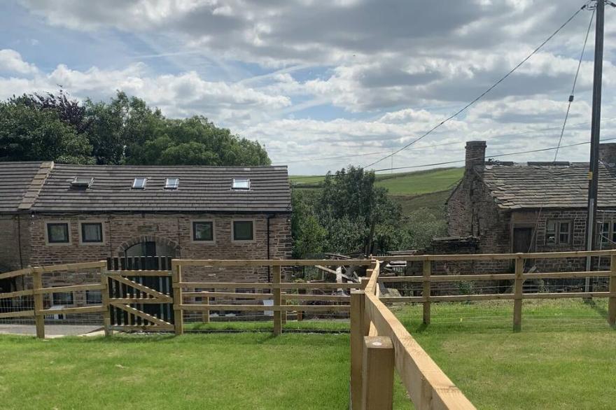 Dog Friendly Unique barn conversion in Saddleworth