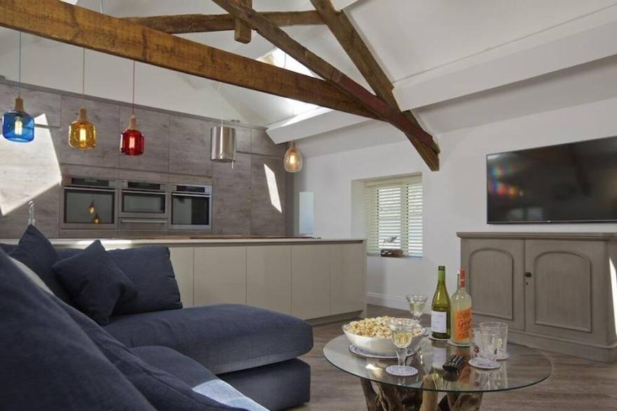THE BARN, 20 AT THE BEACH, family friendly in Torcross