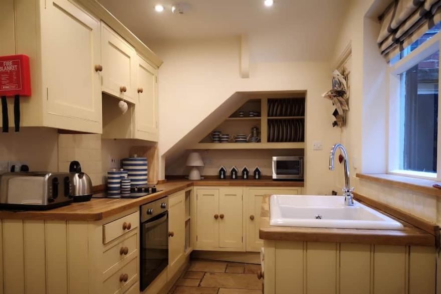 Cottage in the  centre of Whitby - beautiful coastal and Abbey views