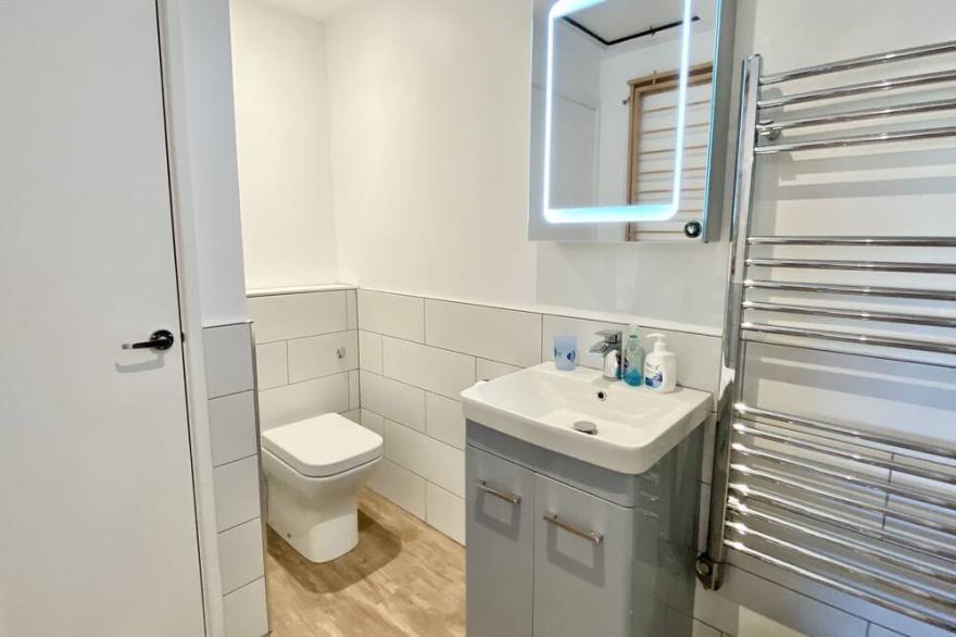 8 Polzeath Court -  an apartment in New Polzeath, 3 mins to beach with parking