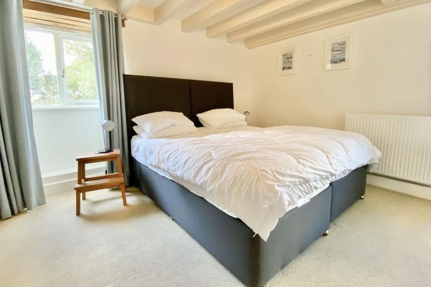 Upper Trenain Barn -  small barn conversion on private farm complex 10 minute walk to Daymer Bay bea