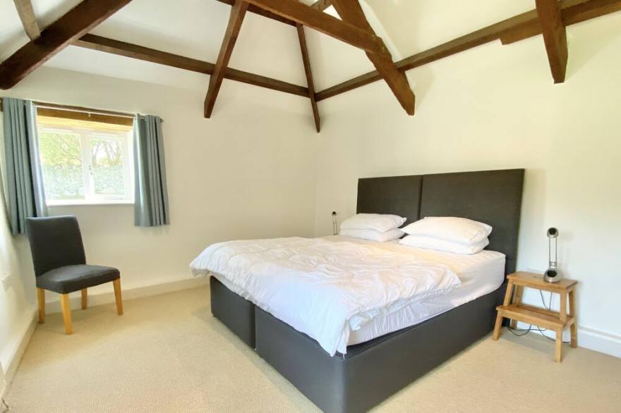 Lower Trenain Barn - small barn conversion 10 minute walk to Daymer Bay beach