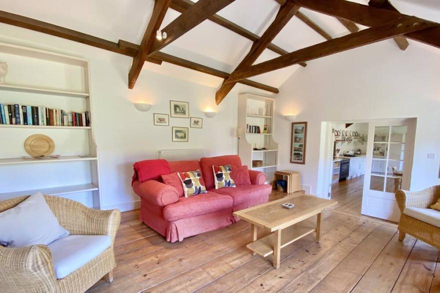 Lower Trenain Barn - small barn conversion 10 minute walk to Daymer Bay beach