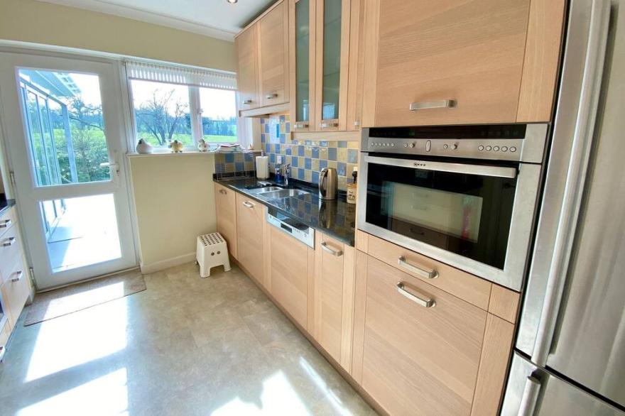 Winterbourne Cottage - bungalow in quiet Rock cul-de-sac with parking