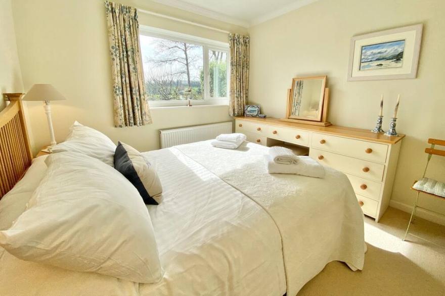 Winterbourne Cottage - bungalow in quiet Rock cul-de-sac with parking