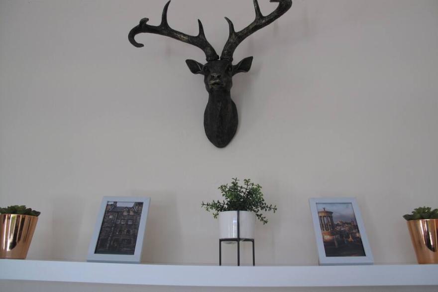 Edinburgh 2Bed Flat Ferry Roan in Lothian near City Centre Waverley 8 Sleep