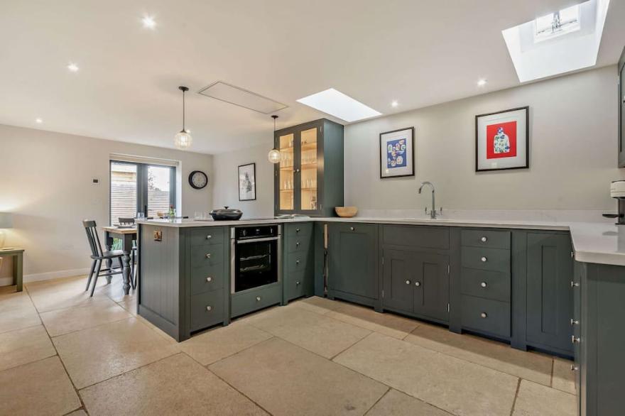 Three bedroom Cotswold holiday cottage - Steeple View