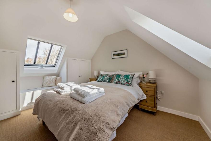 Three bedroom Cotswold holiday cottage - Steeple View