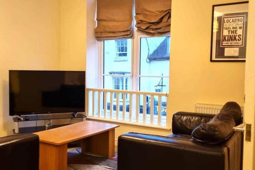 Westlecot House - 3 bed, 2 bath, Sleeps 7