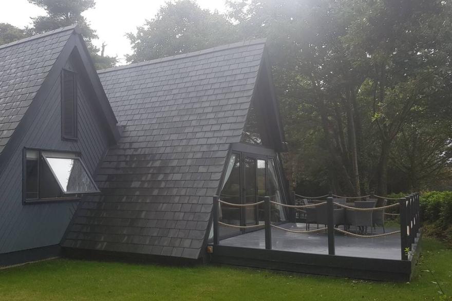 Luxury lodge on spacious country estate. Own hot tub. Free leisure facilities