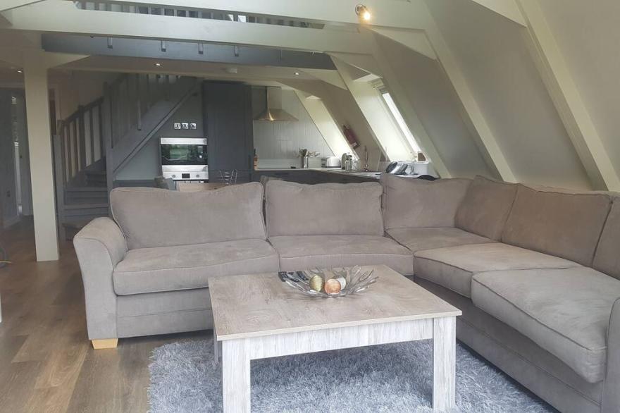 Luxury lodge on spacious country estate. Own hot tub. Free leisure facilities