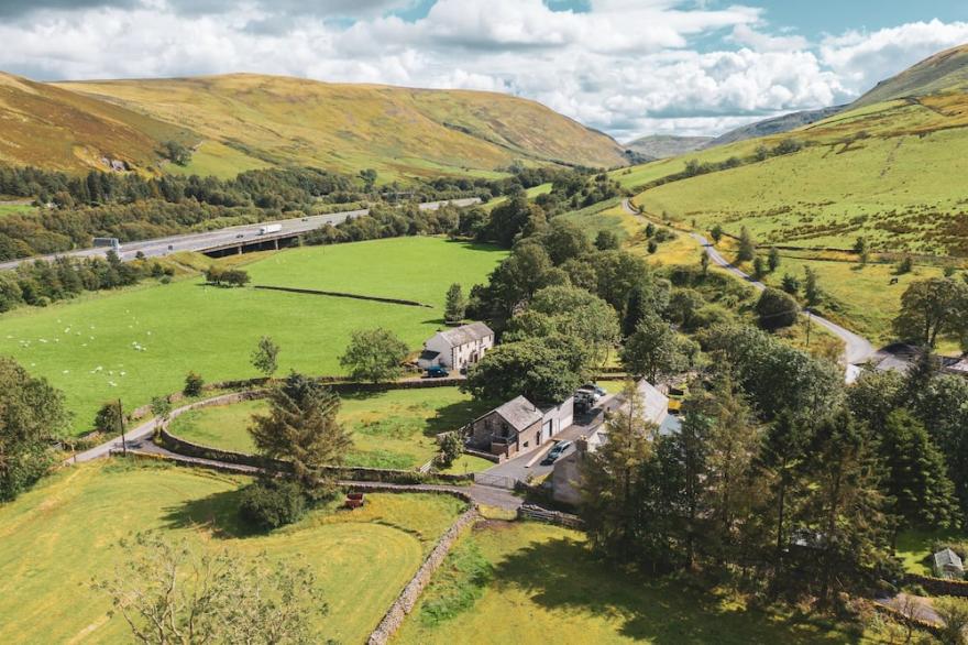 Newly converted barn with hot tub,stylish interior and outdoor space