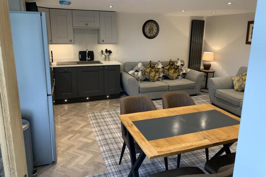 Newly converted barn with hot tub,stylish interior and outdoor space