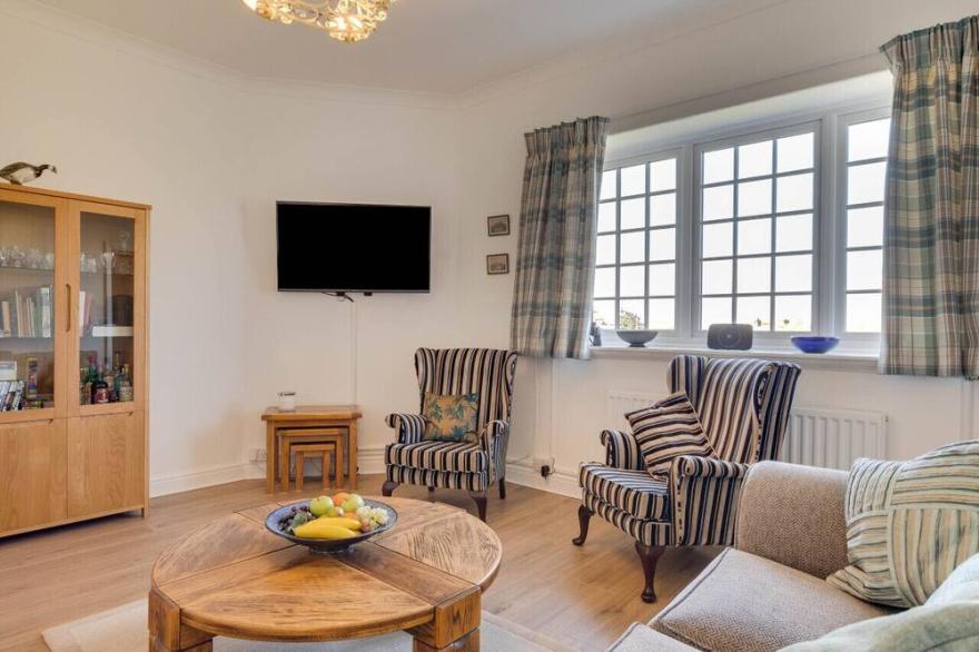 Norcot Cottage - Three Bedroom House, Sleeps 9