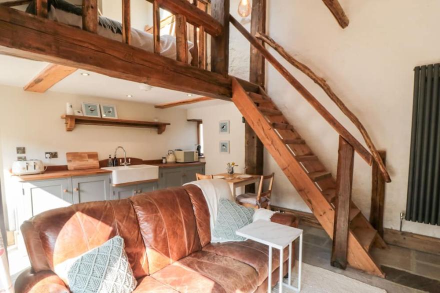 THE POTTING SHED, pet friendly, with a garden in Hutton Buscel