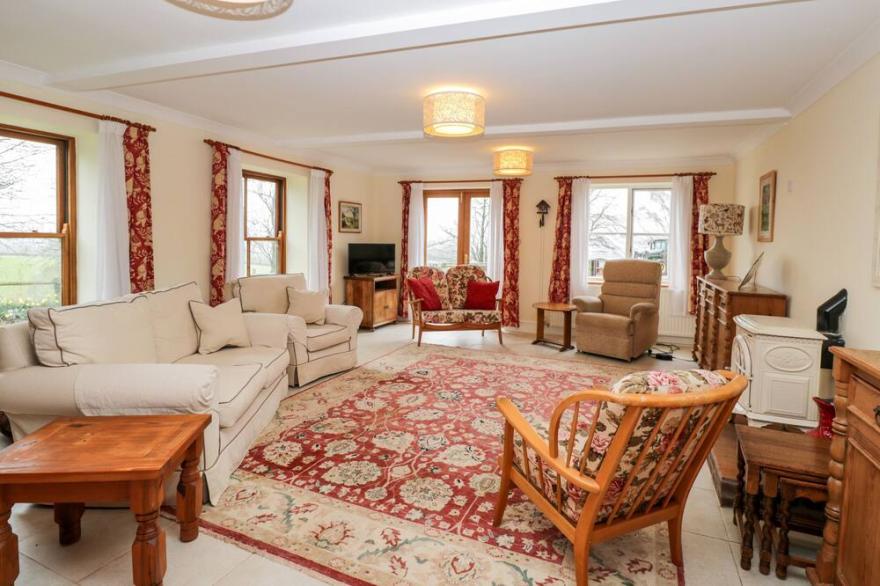 THE GRANARY, pet friendly, with a garden in Monmouth