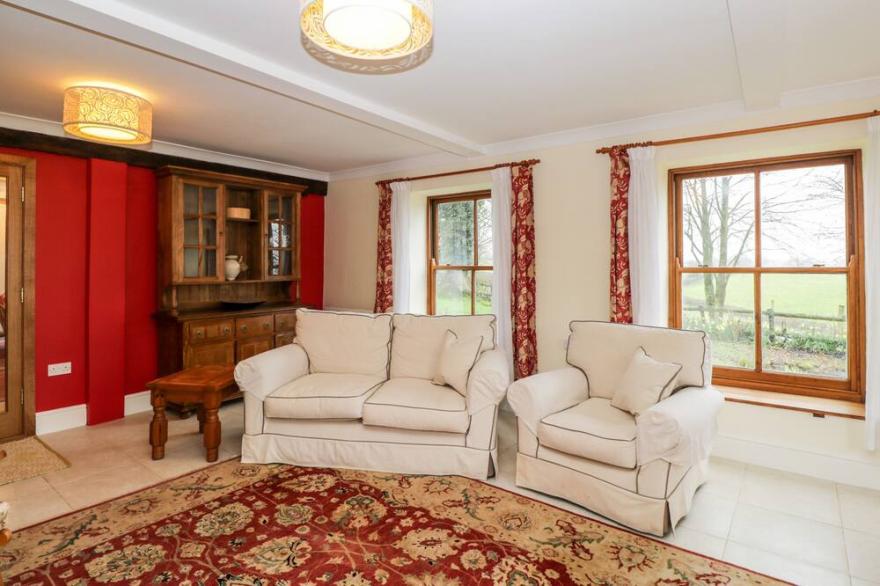 THE GRANARY, pet friendly, with a garden in Monmouth
