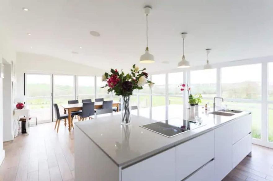 Stunning Welsh Farmhouse, Panoramic Views, Pizza Oven + Hot Tub