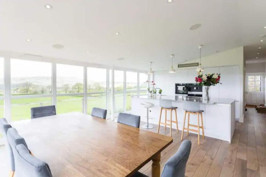 Stunning Welsh Farmhouse, Panoramic Views, Pizza Oven + Hot Tub