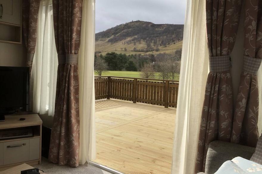Luxury 2 bedroom caravan in stunning location