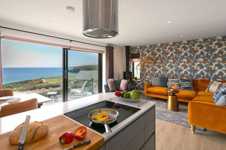 SEA SANDS, pet friendly, luxury holiday cottage in Praa Sands