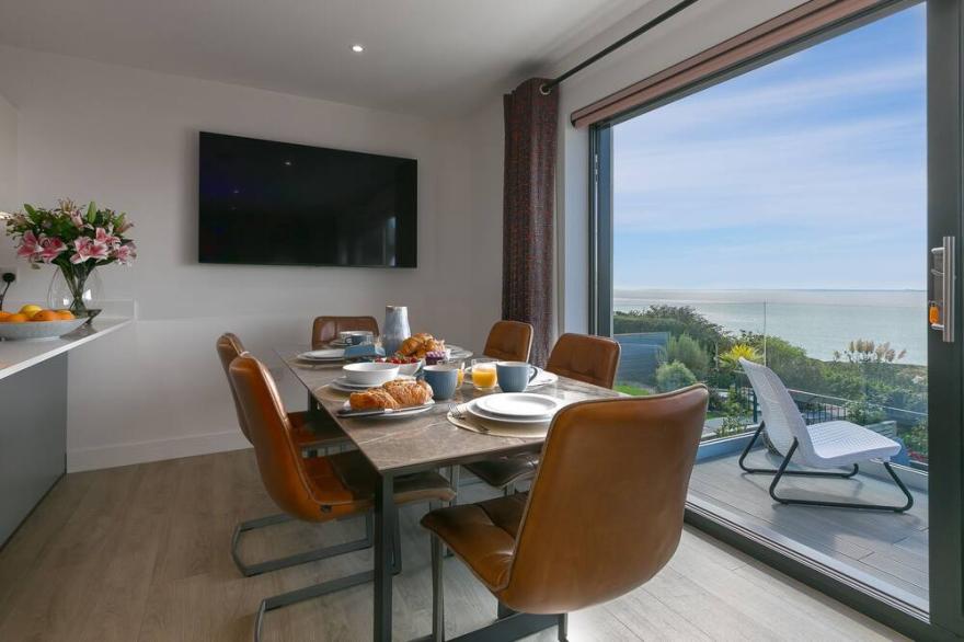 SEA SANDS, pet friendly, luxury holiday cottage in Praa Sands