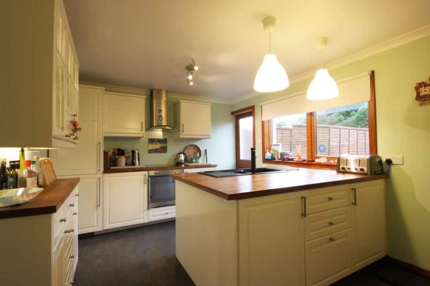 Lovely Traditional Highland Cottage