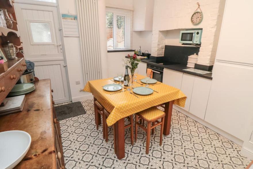 SAINTS COTTAGE, family friendly in Scarborough