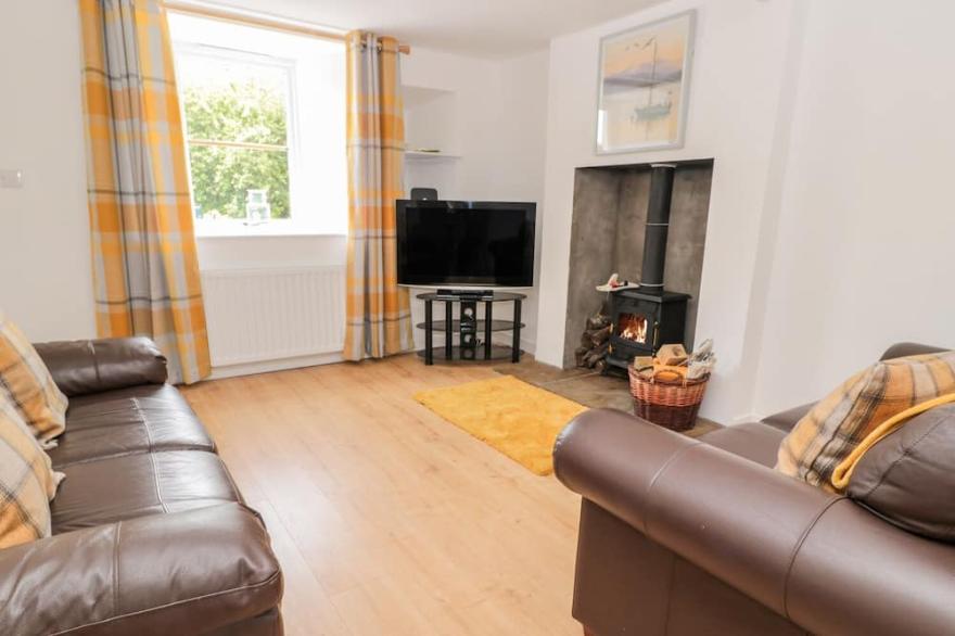 7 BOGAN, pet friendly, character holiday cottage in Coldingham