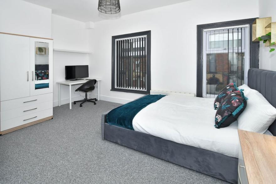 Townhouse @ 202 Walthall St Crewe - Double Room