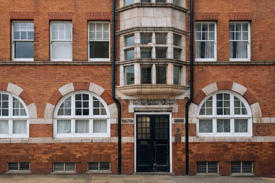 Fitzrovia/ Marylebone Large One Bedroom Flat