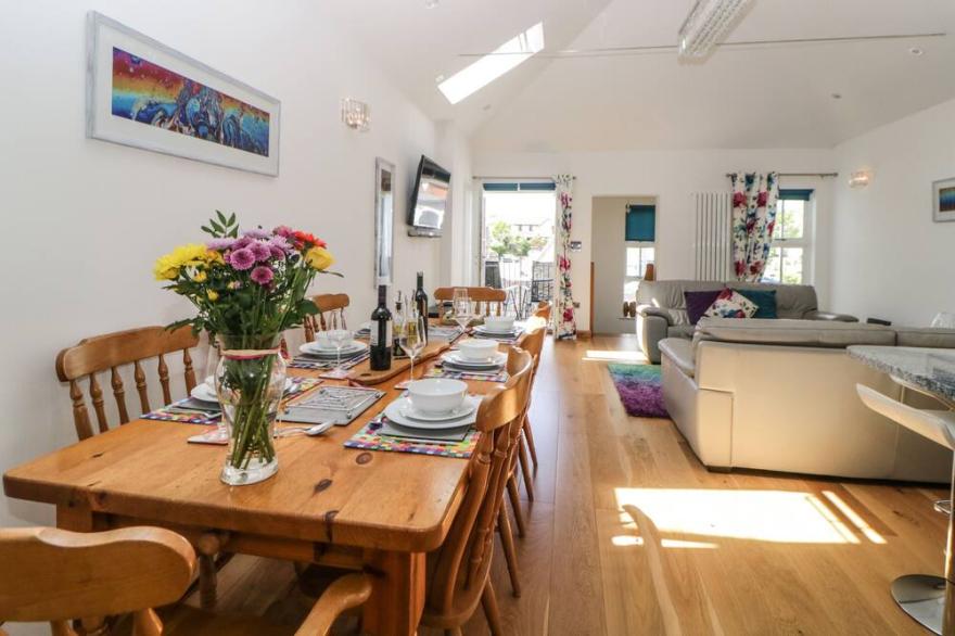 OLD ANVIL COTTAGE, family friendly, with a garden in Chudleigh