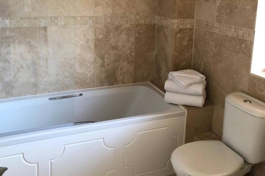 2 bedroom self-catering cottage, doggy friendly