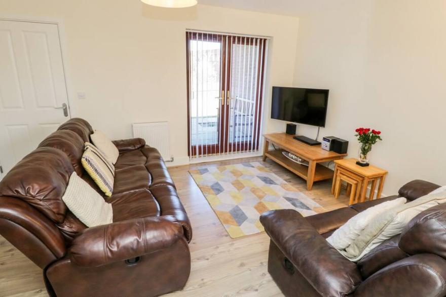 ESK VIEW, pet friendly, with a garden in Whitby